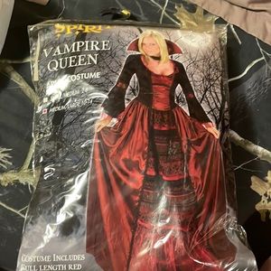 Queen vampire costume